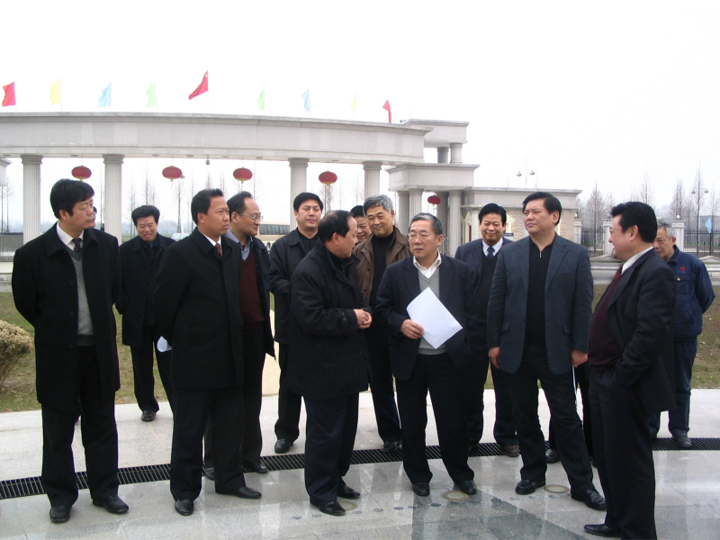 2006年2月12日，湖北省常務(wù)副省長周堅(jiān)衛(wèi)到公司調(diào)研